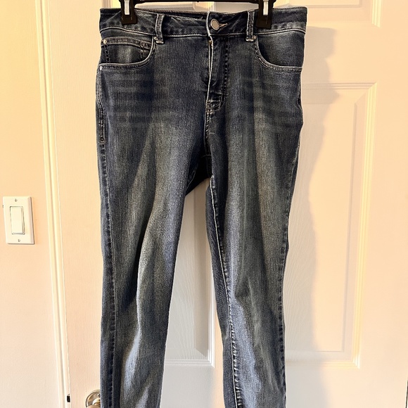 Jeans - Picture 1 of 4